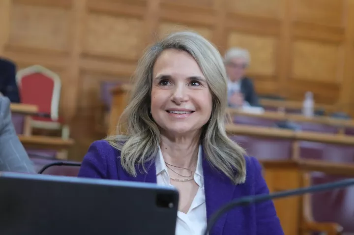 Η Ομάδα Αλήθειας αντιπαραβάλλει τις δηλώσεις της Μ. Αποστολάκη για τους αγρότες - Τι έλεγε ως υφυπουργός, τι λέει σήμερα (vid)