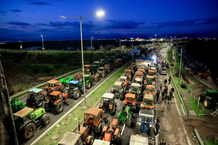 Κλιμακώνουν οι αγρότες τις κινητοποιήσεις τους παρά την έκκληση της κυβέρνησης για διάλογο - Ποια τα αιτήματά τους