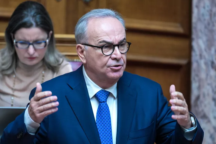 Ν. Παπαθανάσης σε Π. Πολάκη: Εσείς χειροκροτούσατε Βαρουφάκη εμείς, χειροκροτούμε Πιερρακάκη