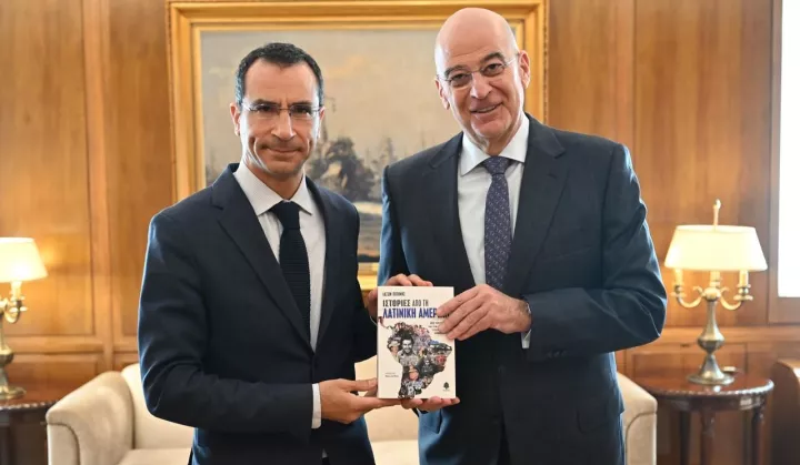 Ο Νίκος Δένδιας προλογίζει το νέο βιβλίο του Ιάσονα Πιπίνη για τη Λατινική Αμερική