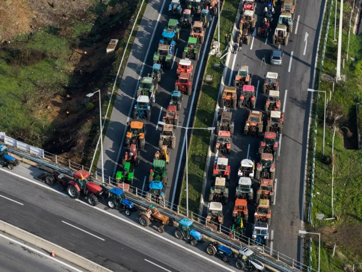 Κλιμακώνουν οι αγρότες τις κινητοποιήσεις τους: Κλείνουν επ’ αόριστον Προμαχώνα και Μάλγαρα