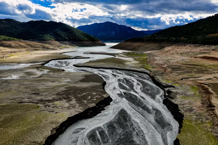 Προειδοποίηση BIS για τις οικονομικές συνέπειες της λειψυδρίας σε πληθωρισμό και ανάπτυξη