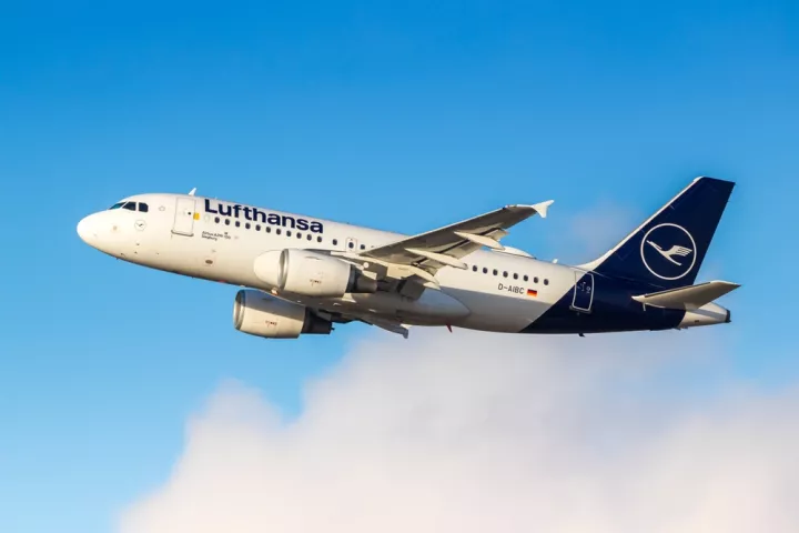 Η Lufthansa προωθεί τις νέες premium θέσεις της για να αυξήσει τις πωλήσεις
