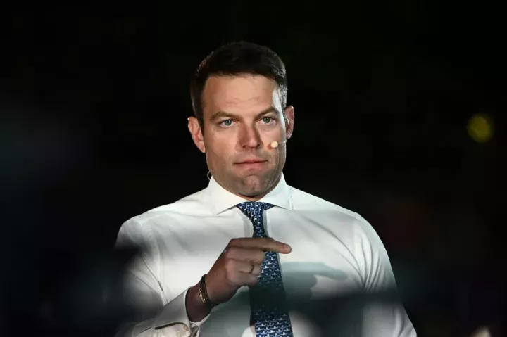 Ο «φιλελεύθερος» Στέφανος δεν γράφει τίτλους τέλους