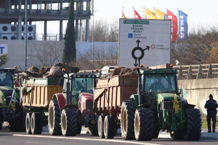 Γαλλία: Έκκληση για χριστουγεννιάτικη εκεχειρία στις αγροτικές κινητοποιήσεις απευθύνει η γαλλική κυβέρνηση
