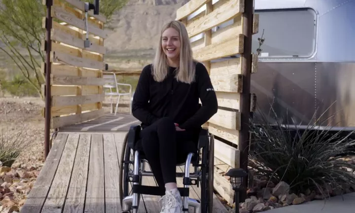 Γράφει ιστορία η Blue Origin: Επιβάτης με αναπηρικό αμαξίδιο θα ταξιδέψει για πρώτη φορά στο διάστημα (vid)