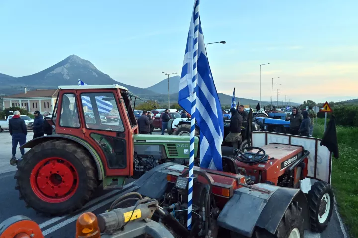 Αλυσιδωτές επιπτώσεις στην αγορά και τον τουρισμό από τις αγροτικές κινητοποιήσεις - Έκκληση για έναρξη διαλόγου