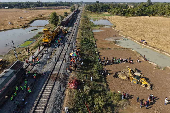 Ινδία: Επτά ελέφαντες σκοτώθηκαν κατά τη σύγκρουση επιβατικού τρένου με κοπάδι (pics&vids)