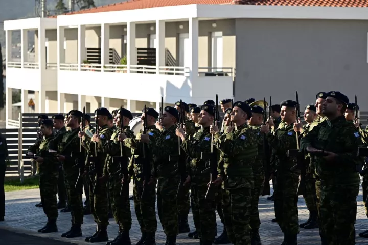 Πηγές ΥΠΑΜ: Ουδείς που σπουδάζει ή διαμένει ήδη στο εξωτερικό θίγεται με το νομοσχέδιο για την αναβολή στράτευσης