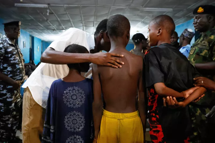 Νιγηρία: Αφέθηκαν ελεύθεροι 130 από τους μαθητές καθολικού σχολείου που απήχθησαν τον Νοέμβριο