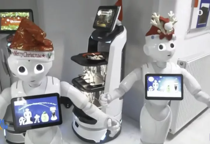 Θεσσαλονίκη: Το ρομπότ Pepper τραγούδησε τα κάλαντα στην παιδοχειρουργική κλινική του Γ. Γεννηματάς