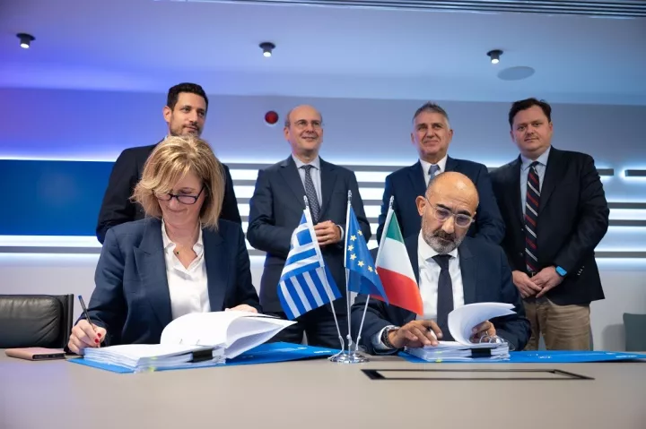 Υπεγράφη η παραγγελία για 23 νέα τρένα έως το 2027 - Ιδιωτική επένδυση 308 εκ. ευρώ