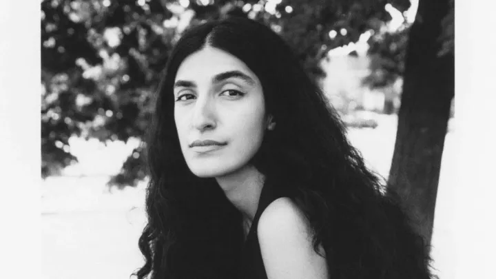 Ποια είναι άσχημη; Εγώ που αγάπησα τη μύτη μου;