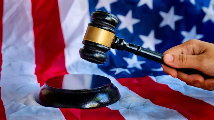ΗΠΑ: Ομοσπονδιακή δικαστής επικύρωσε το τέλος 100.000 δολαρίων που επιβλήθηκε από την κυβέρνηση Τραμπ σε βίζες εργασίας στον τεχνολογικό κλάδο