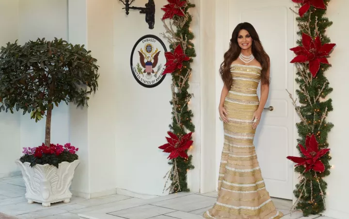 Οι χριστουγεννιάτικες ευχές της Γκίλφοϊλ: Ο Θεός να ευλογεί τους λαούς της Ελλάδας και των ΗΠΑ