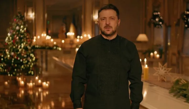 Χριστουγεννιάτικο μήνυμα Ζελένσκι με αιχμές κατά Πούτιν: «Μακάρι να πεθάνει»