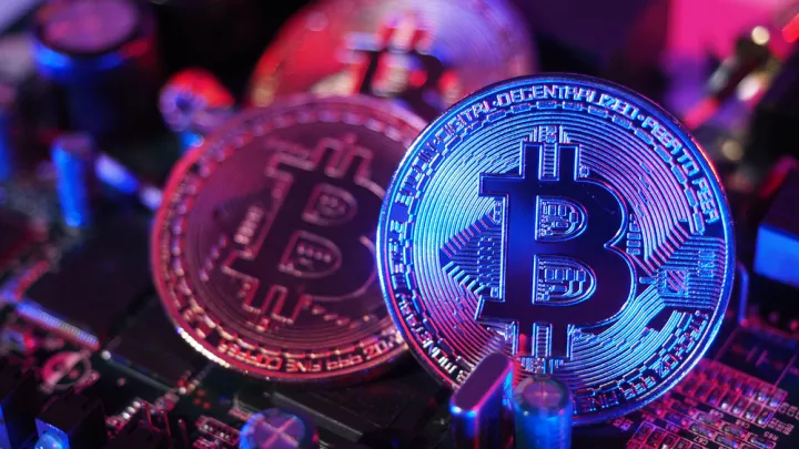 Bitcoin: Ανεβαίνει στα 89.000 δολ. παρά τις εκροές ETF