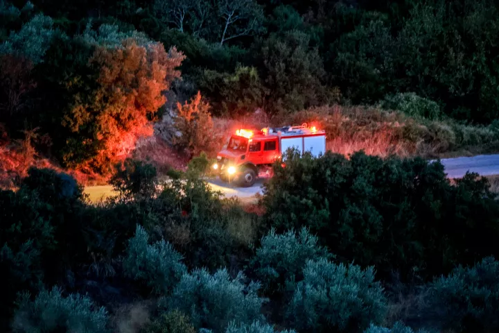 Αγωνία για τους τρεις αγνοούμενους ορειβάτες στα Βαρδούσια: Μεγάλη επιχείρηση της ΕΜΑΚ με θερμικές κάμερες και drones