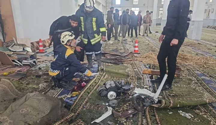 Συρία: Η Saraya Ansar al-Sunna ανέλαβε την ευθύνη για τη βόμβα σε τέμενος της πόλης Χομς