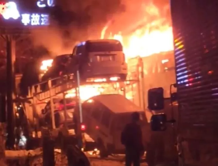 Πύρινη κόλαση από καραμπόλα 50 αυτοκινήτων στην Ιαπωνία - Ένας νεκρός και 26 τραυματίες (vids)