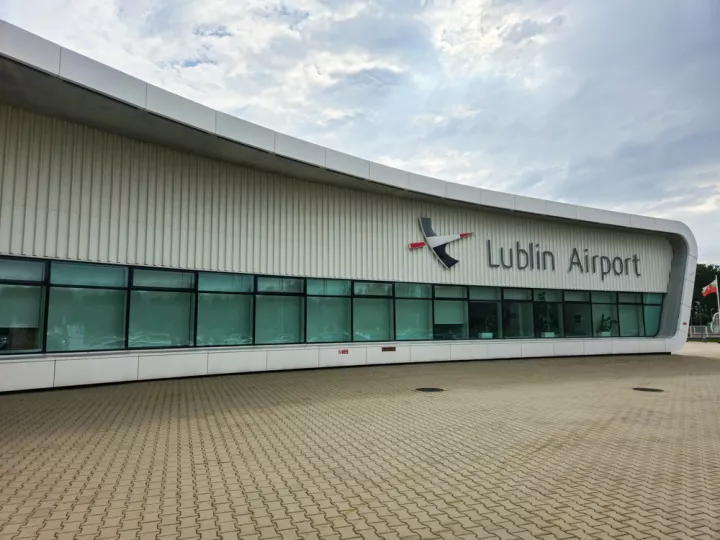 Πολωνία: Άνοιξαν δύο αεροδρόμια που είχαν κλείσει προσωρινά λόγω των ρωσικών πληγμάτων στην Ουκρανία