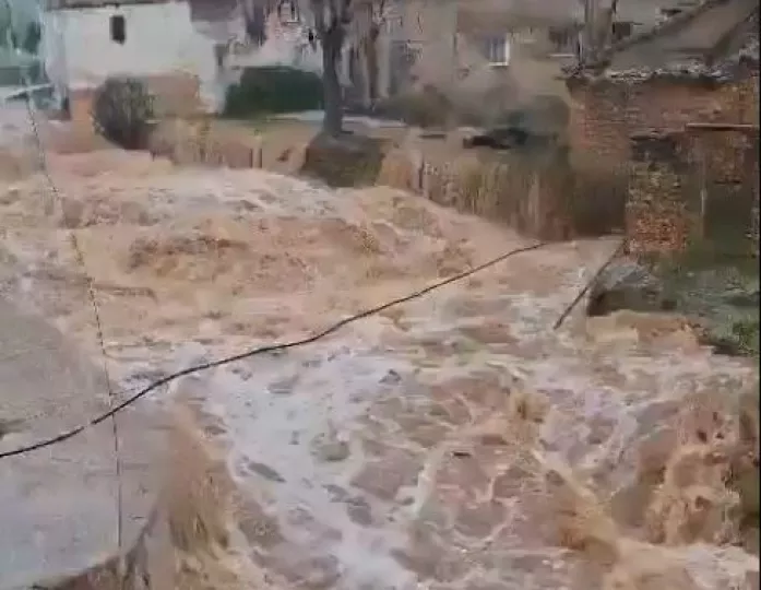 Τουλάχιστον ένας νεκρός από τις σφοδρές πλημμύρες στην νότια Ισπανία (pics&vids)