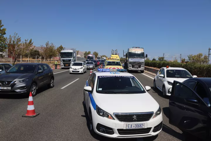 Τροχαία - Αγροτικά μπλόκα: Σε ποια σημεία εκτρέπεται η κυκλοφορία στις εθνικές οδούς