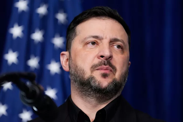 Ζελένσκι: Συζητούμε με Τραμπ την πιθανή παρουσία αμερικανικών στρατευμάτων στην Ουκρανία