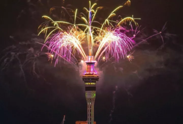 Η Νέα Ζηλανδία υποδέχθηκε το νέο έτος με εντυπωσιακό σόου πυροτεχνημάτων (vid)