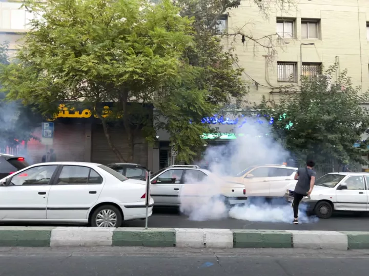 Στόχος επίθεσης κυβερνητικό κτίριο - Ο βραβευμένος σκηνοθέτης Τζαφάρ Παναχί μιλά για «επανάσταση» (pics&vids)