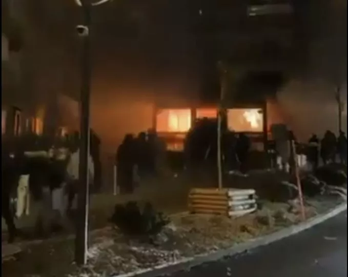 Ελβετία: Δέκα νεκροί και δέκα τραυματίες από έκρηξη σε χιονοδρομικό θέρετρο στο Κραν Μοντανά (vids)