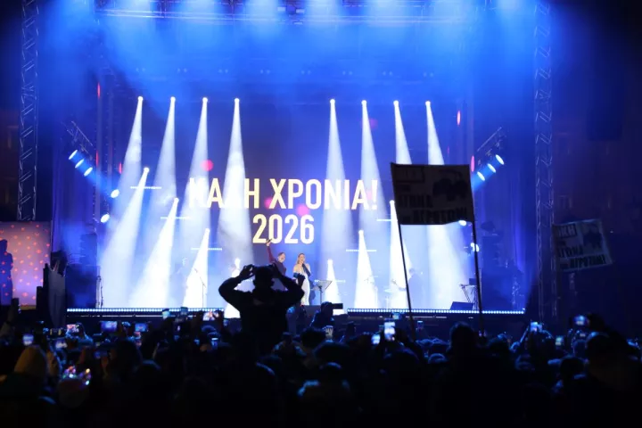 Πρωτοχρονιά 2026: Με μουσική, laser και drone show η υποδοχή του νέου χρόνου σε Αθήνα και Θεσσαλονίκη (pics)