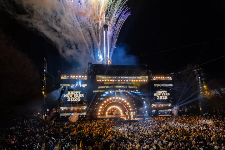 Η υφήλιος υποδέχεται το 2026 (pics)