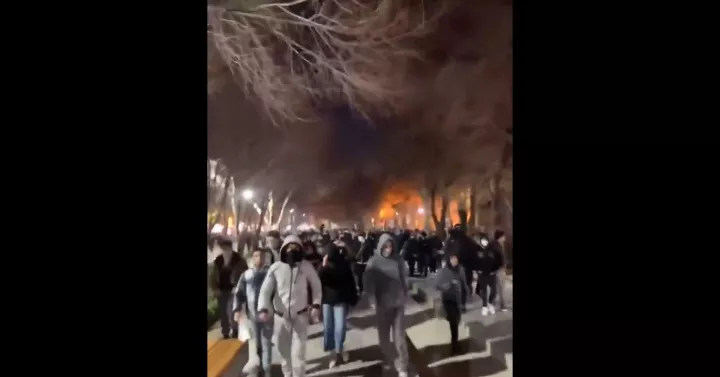 Κλιμακώνεται η ένταση στο Ιράν: Αναφορές για θανάτους, συλλήψεις και βίαιες συγκρούσεις με την αστυνομία (vids)