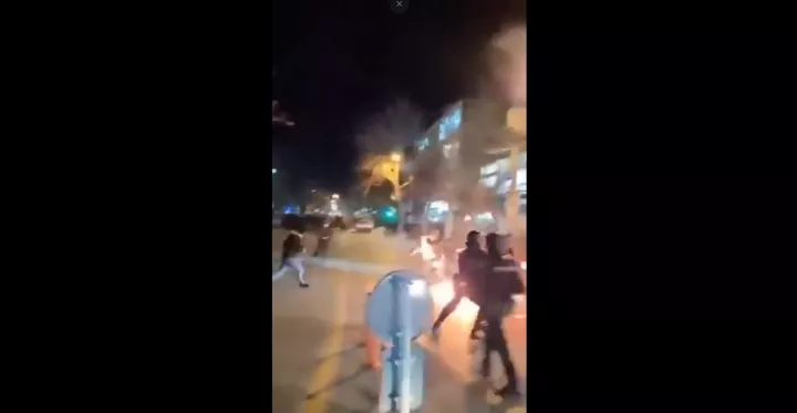 Χάος στο Ιράν: Φουντώνει το κύμα οργής κατά των Αγιατολάχ -  Έξι νεκροί και άγριες συμπλοκές (pics&vids)