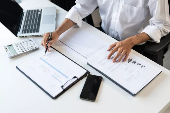 Το νέο φορολογικό περιβάλλον - Τι κερδίζουν φέτος μισθωτοί, συνταξιούχοι, νέοι, νοικοκυριά και επιχειρήσεις