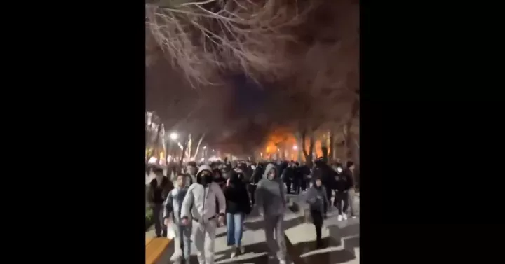 Ιράν: Κύμα αμφισβήτησης και οργής ενάντια στους μουλάδες - Το αυστηρό μήνυμα Τραμπ και ο ρόλος του σάχη Παχλαβί (pics&vids)