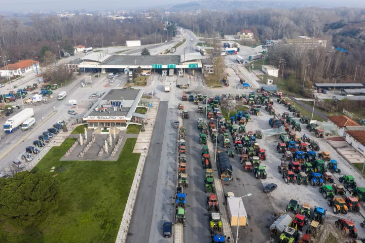 Ανοιχτά και σήμερα τα μπλόκα σε Μάλγαρα, Ευζώνους, Προμαχώνα και Νίκη - Πορεία με τρακτέρ στο Κιλκίς αύριο