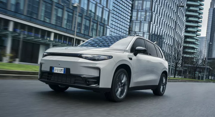 Το επαναφορτιζόμενο υβριδικό SUV με τη μεγάλη αυτονομία και την απίστευτα χαμηλή τιμή