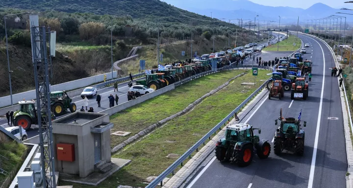 Κλιμάκωση με τρακτέρ στην Αθήνα και αποκλεισμούς δρόμων και παράδρομων προτείνουν οι αγρότες