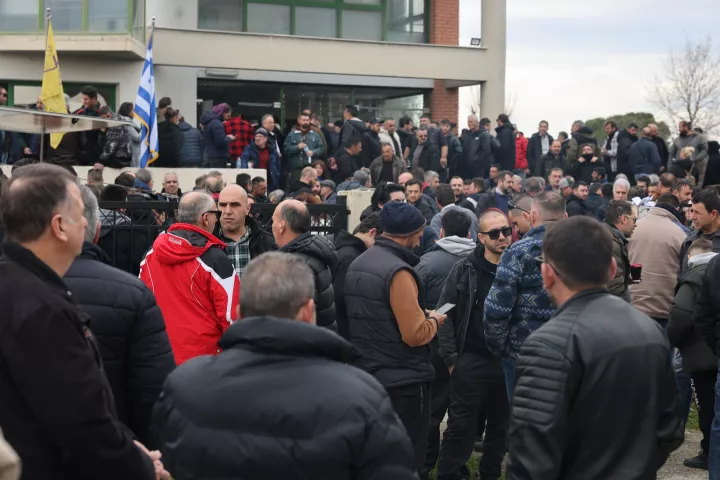 Σκληραίνουν τη στάση τους οι αγρότες στα Μάλγαρα: Μπλόκα για 48 ώρες σε εθνικές οδούς, παραδρόμους, τελωνεία