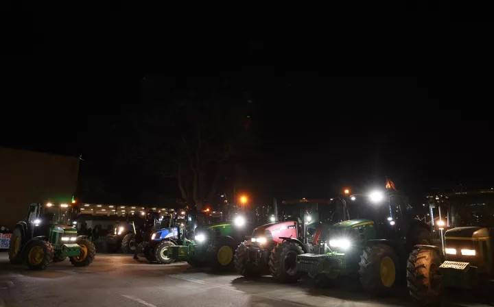 Σε αγροτικό κλοιό η χώρα: 48ωρο κλείσιμο δρόμων από την Πέμπτη και ενδεχόμενη κάθοδος τρακτέρ στην Αθήνα