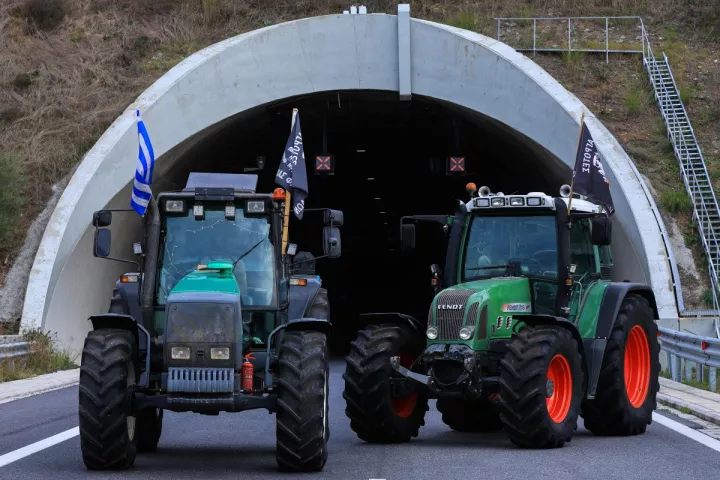 Αγροτικά μπλόκα στη Β. Ελλάδα: Πολύωροι αποκλεισμοί σήμερα, κλιμάκωση Πέμπτη και Παρασκευή - Ανοιχτά τα Θεοφάνεια