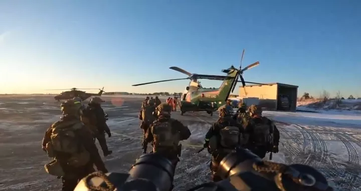 Βίντεο ντοκουμέντο από την επέμβαση των φινλανδικών δυνάμεων σε πλοίο για δολιοφθορά καλωδίου (vid)