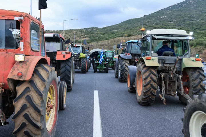 Αγροτικά μπλόκα: Νέες εκτροπές κυκλοφορίας σε Βοιωτία και Φθιώτιδα - Ποια τμήματα είναι κλειστά