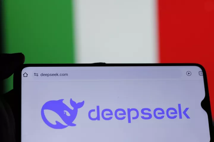 Η Ιταλία «έκλεισε» την έρευνα για ψευδείς πληροφορίες προς την DeepSeek