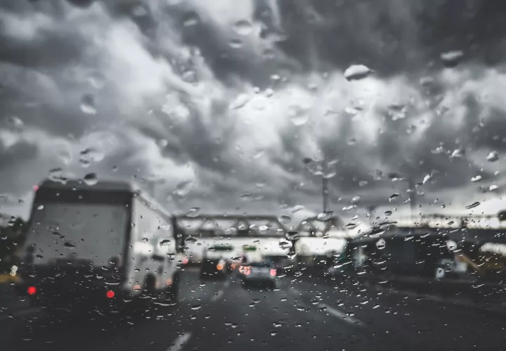 Νέο έκτακτο δελτίο επιδείνωσης του καιρού από την ΕΜΥ: Ισχυρές βροχές και καταιγίδες έως και την Πέμπτη