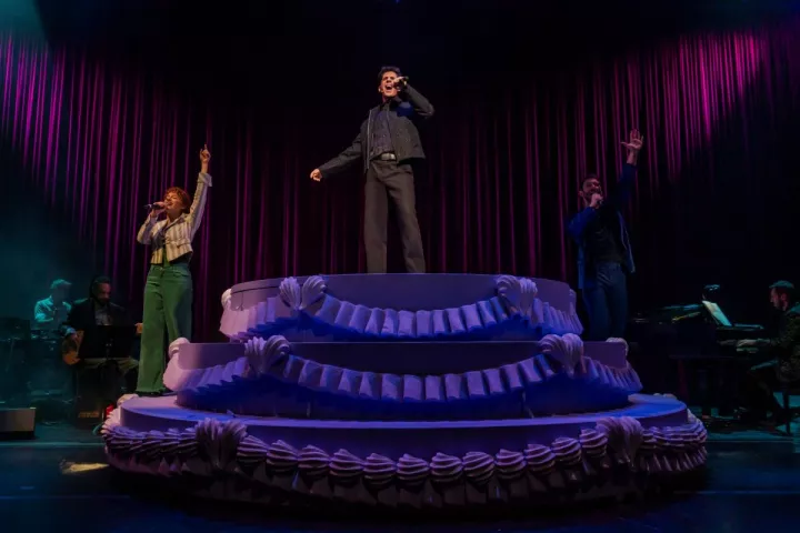 Συνεχίζοντας με μουσική