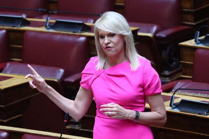 Η Τζάκρη «κλείνει το μάτι» στην Καρυστιανού για ενδεχόμενη συνεργασία με Κασσελάκη 