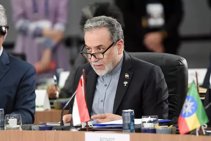 Ιρανός ΥΠΕΞ: Η Τεχεράνη είναι ανοιχτή σε διαπραγματεύσεις με τις ΗΠΑ, αλλά έτοιμη για πόλεμο αν το θέλει η Ουάσιγκτον